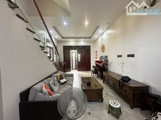 Vợ chồng anh Đức cần bán nhà 38m,5t tại Bế Văn Đàn,HĐ,ô tô đỗ cửa chỉ 8t