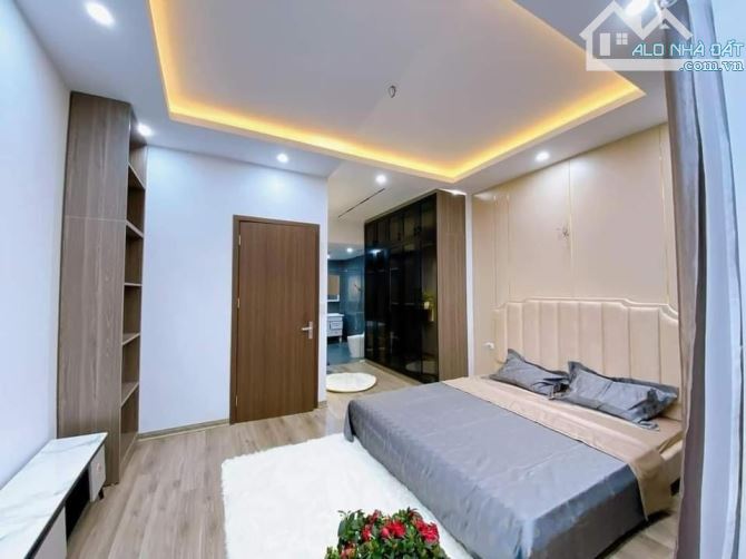 Nhà Mặt ngõ minh khai Đối diện Times city ô tô vào nhà DT 55m2x5T thang máy full nội thất