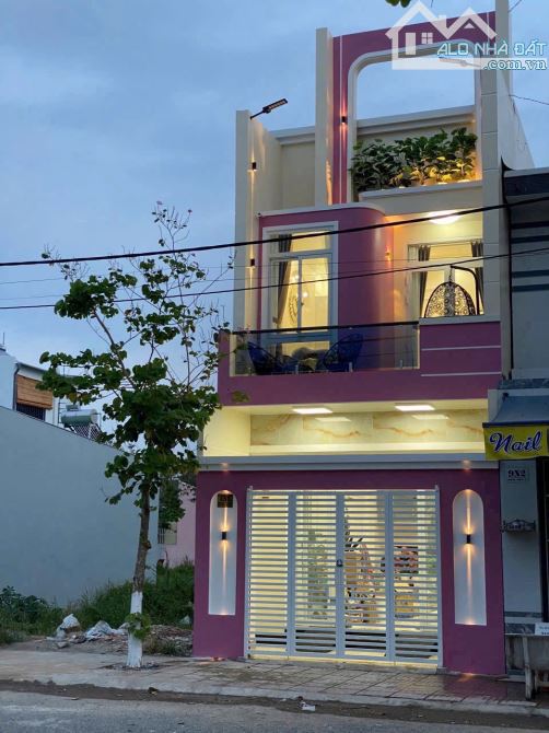 BÁN NHÀ FULL NỘI THẤT KDC TRƯỜNG AN VĨNH LONG
