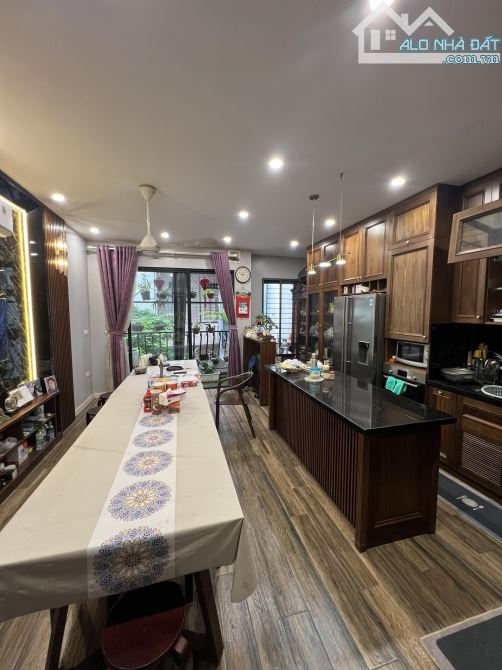 💥ĐẸP TRỌN VẸN: Pháo Đài Láng 60m2, dân xây, full NT, ô chờ, lô góc, sát ô tô đỗ, MT 5.3m