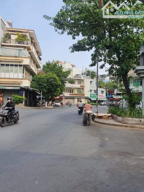 Mặt tiền Hoàng Diệu Q4, 2 tầng, 70m2,  tiện đầu tư kinh doanh hoặc cho thuê, giá 13.7 tỷ