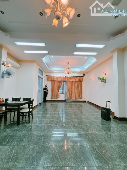 Biệt thự quận 4, HXH, 8x15m, 3 tầng, giá 17.5 tỷ