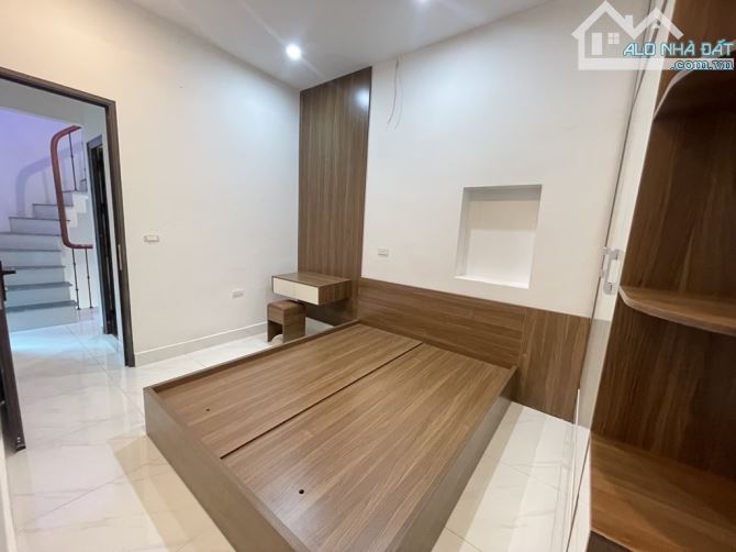 NHÀ BÁN-VĂN CHƯƠNG-LÔ GÓC -GẦN HỒ –5 TẦNG-28/35M2-MT 8M :GIÁ CHỈ  7 TỶ