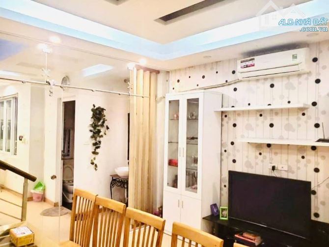 Văn Cao, Nhà đẹp ở ngay, 3 bước hồ Tây, Oto dừng đỗ. 60m2, mt 5m, 5 tầng. 13.7 tỷ