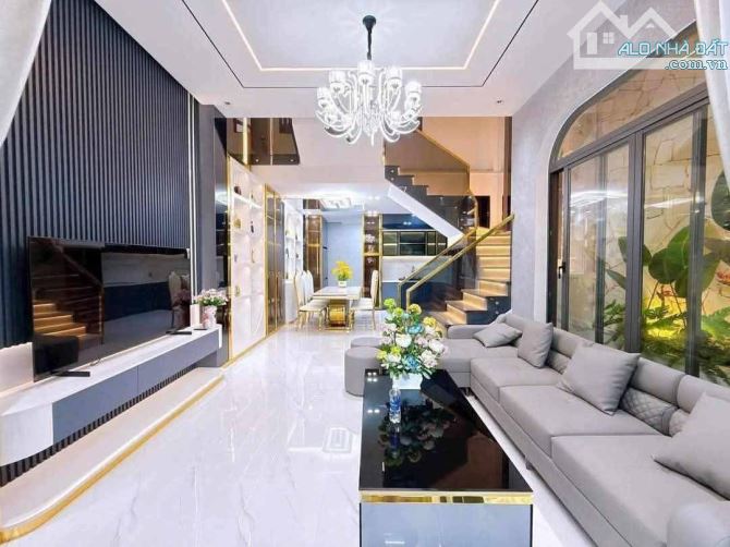 Bán nhà Đỗ Nhuận, 5 tầng, MT 4,5m, dân xây ở sướng, ô tô qua nhà, gần công viên
