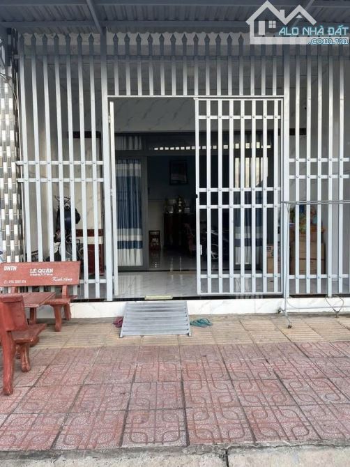 Cắt lỗ bán nhanh nhà 101m2 giá 832 triệu, sổ hồng riêng , sang tên ngay