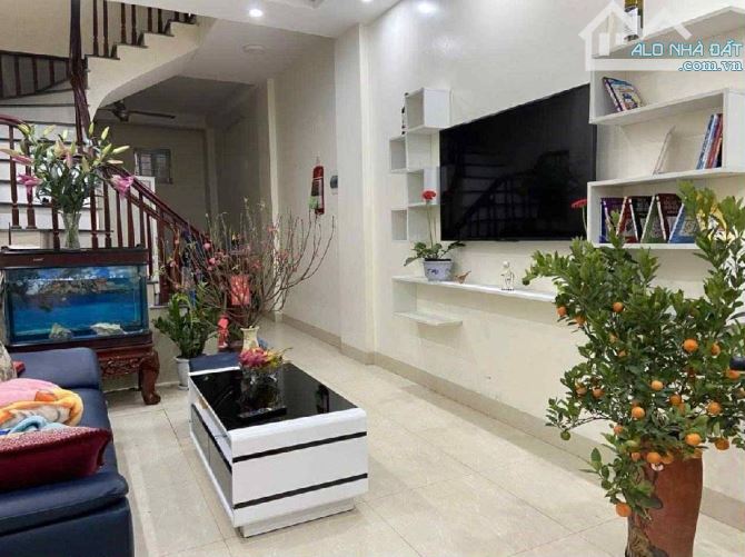 SIÊU PHẨM MẶT NGÁCH THÔNG Ô TÔ – Ô TÔ ĐỖ CỬA – 4 TẦNG ĐẲNG CẤP