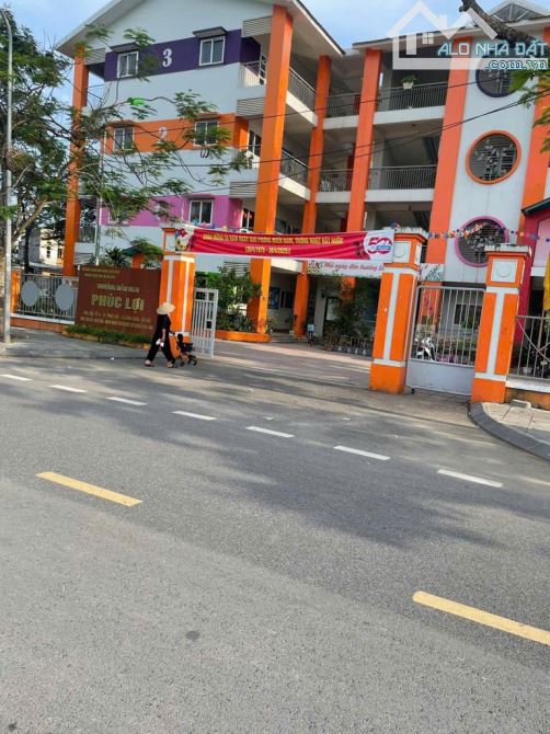 MẶT PHỐ Ô TÔ TRÁNH VỈA HÈ KINH DOANH - MẶT ĐÊ VÀNG - SIÊU THOÁNG - SIÊU TIỆN ÍCH