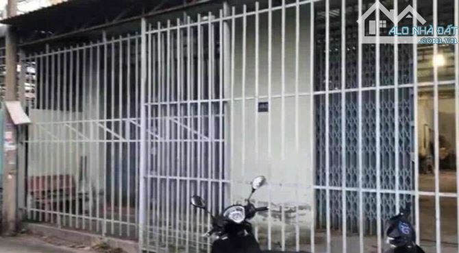 Cho thuê Kho 200 m2 hẻm Hoàng Quốc Việt 6,5 triệu