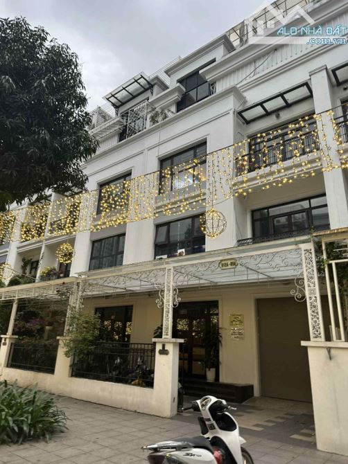 Bán biệt thự Vinhomes Gardenia Hàm Nghi, 155m2, 4 tầng, thang máy, gara, giá 72 tỷ.