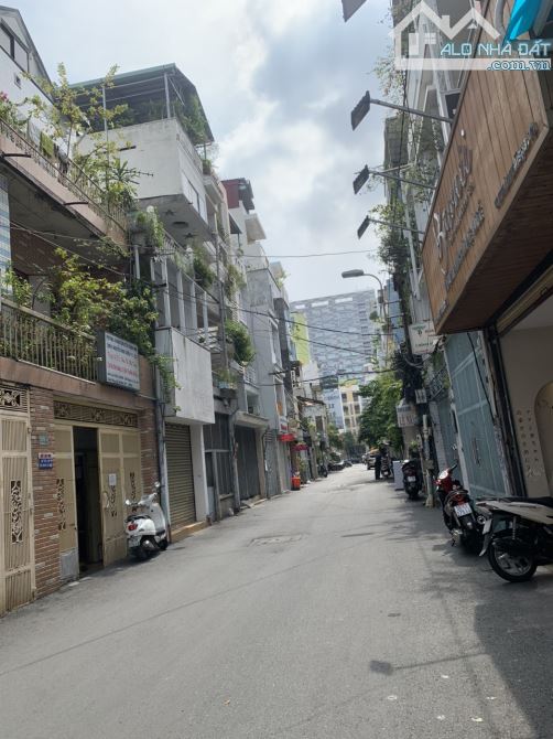 Bán nhà HXH Nguyễn Trãi - Trần Hưng Đạo. Q1. DT : 4.9*20m. 2 Tầng. giá:170tr/m2