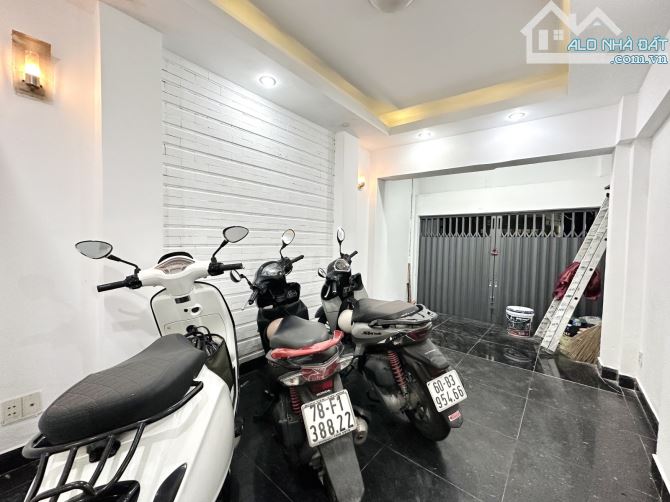 Bán CHDV 6 Tầng Quận 1 - 8 Phòng Full Nội Thất - Doanh Thu 35Tr/Tháng - Mua đầu tư ngay