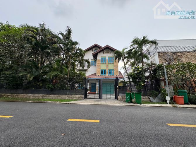 NGUYỄN VĂN HƯỞNG, THẢO ĐIỀN, Q.2 – 18x36M – CN 649M² – TRỆT + LỬNG + 1 TẦNG  - 133 TỶ