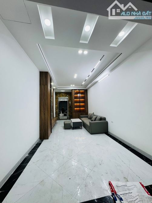 BÁN NHÀ XUÂN THUỶ 33m2x6T giá chỉ 10.6 tỷ-GẦN ÔTÔ TRÁNH-NGÕ THÔNG RỘNG NÔNG-THANG MÁY