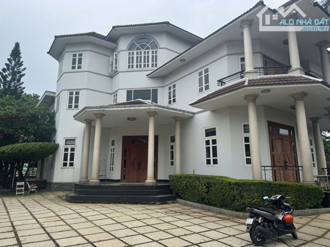 Siêu biệt thự vip bên sông cho thuê 2000m2 ngay công viên,chung cư cao cấp,sau lưng Gigama