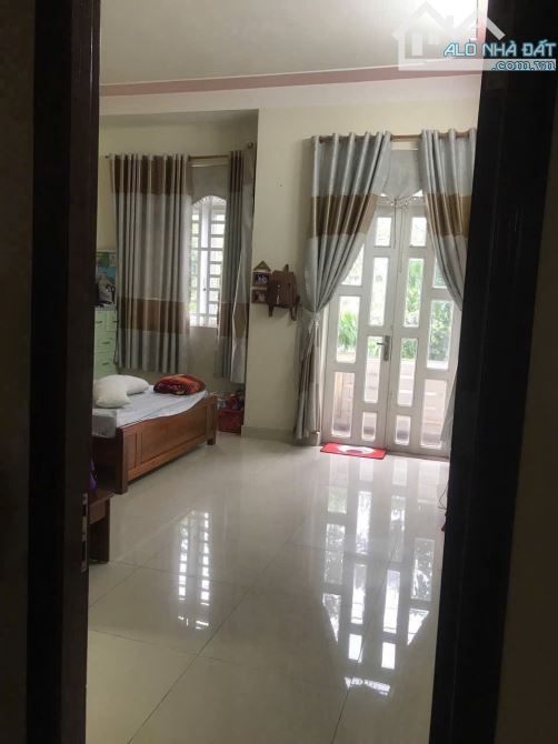 NHÀ MẶT TIỀN NGÃ 3 ĐƯỜNG NHỰA 20M, NGAY BÊN TTHC DĨ AN, KHU KINH DOANH, NHÀ PHỐ DĨ AN