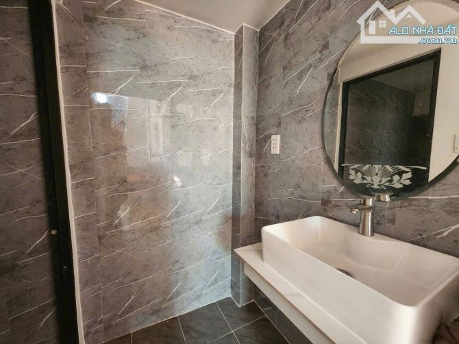 Bán nhà số làng báo chí đẹp Gần Sông Thoáng Mát DT 51 m2 2 Lầu Chỉ 12,5 tỷ