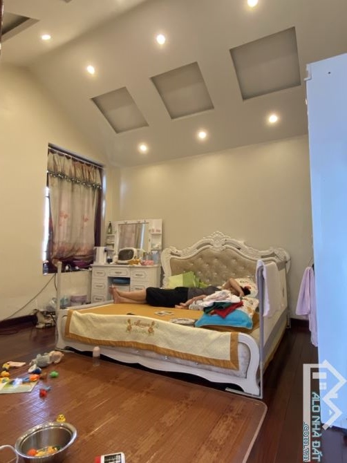 Nhà đẹp Cổ Linh 150m 3 Tầng đường 9m, gần Hồ, CV chỉ 22Tỷ