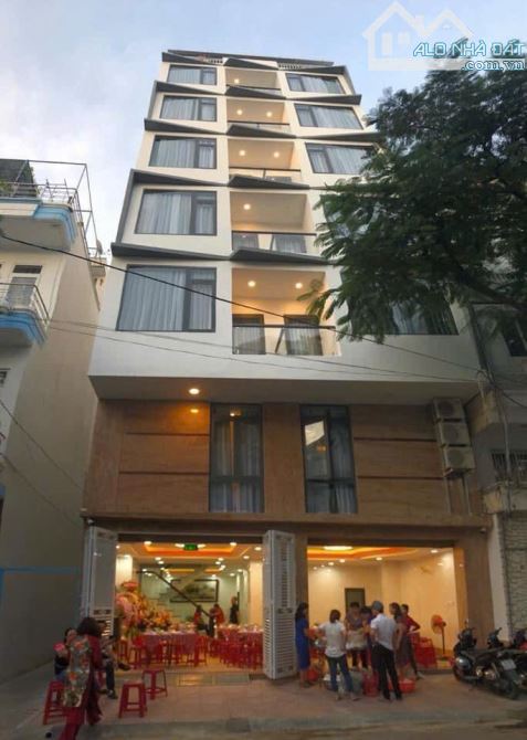 Bán Toà Nhà Căn Hộ 7 Tầng Doanh Thu 80 Triệu / Tháng Cách Bãi Tắm 800m Đường Rộng 12m