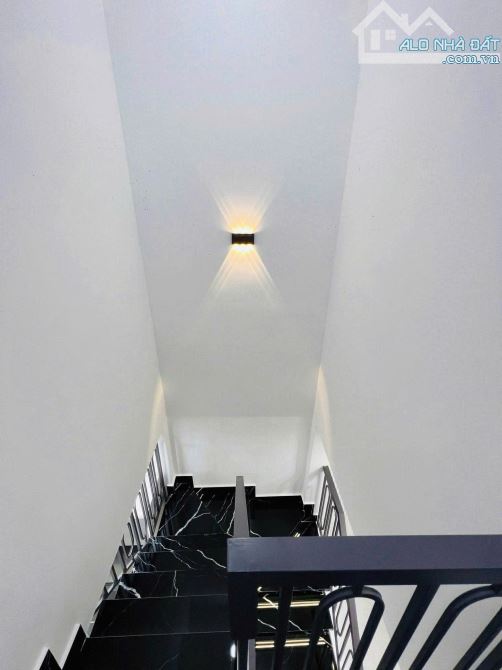 HẠ GIÁ QUÁ MẠNH – NHÀ ĐẸP - ĐƯỜNG VIP - Nguyễn Hồng Đào – 90m2 – 2 Tầng – GIÁ 9 TỶ NHỈNH