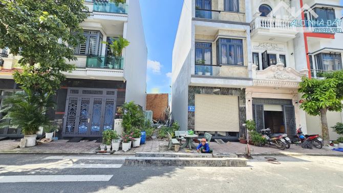 Bán đất ngã tư 550, p.Tân Đông Hiệp, Tp.Dĩ An chỉ 3tyy650 TL M7373