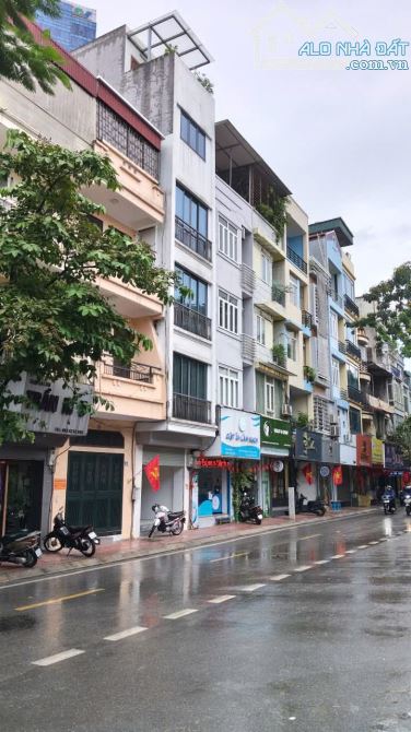 BÁN NHÀ 4 TẦNG 3 MẶT TIỀN ĐẸP NHẤT PHỐ NGUYỄN CÔNG HOAN, DT 71M2 MT 5,5M, NHỈNH 36TỶ