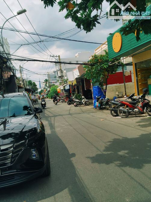 NHÀ CẠNH MẶT TIỀN Q7, LÂM VĂN BỀN, 3 TẦNG, 4.6×17m, HXH, NHỈNH 8 TỶ