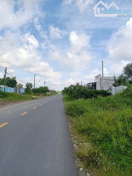 Mặt tiền Lê Văn Tám gần công ty Dược khu dân cư đông đúc