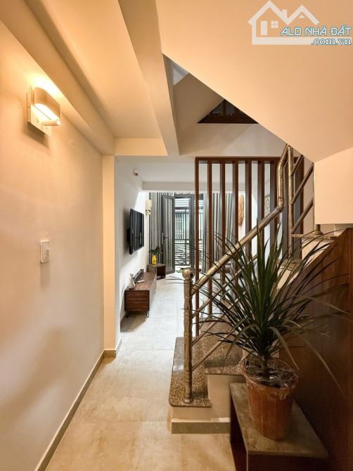 SIÊU PHẨM NHÀ ĐẸP Q10 • 32M² • 4 TẦNG • CÁCH MẶT TIỀN 20M • GIÁ CHỈ 5.x9TỶ