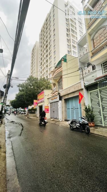 Nhà đẹp view công viên đường 12m Khuông Việt, dt 4x20, 5 Tầng giá 9 tỷ 6 tl