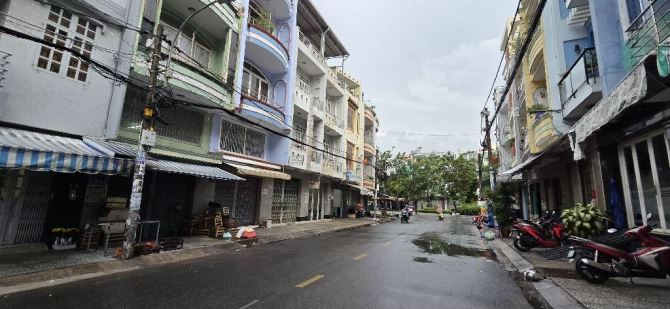 Nhà đẹp ngay khu phố chợ An Dương Vuong, phường 10 quận 6 giá chỉ 13,8 tỷ
