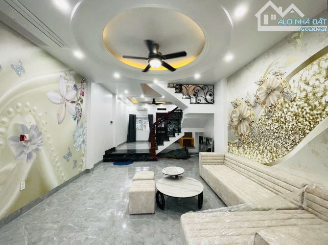 Bán nhà 3 tầng đl gốc dân Hồ Sen, Lê Chân 52m giá chỉ 3,x tỷ
