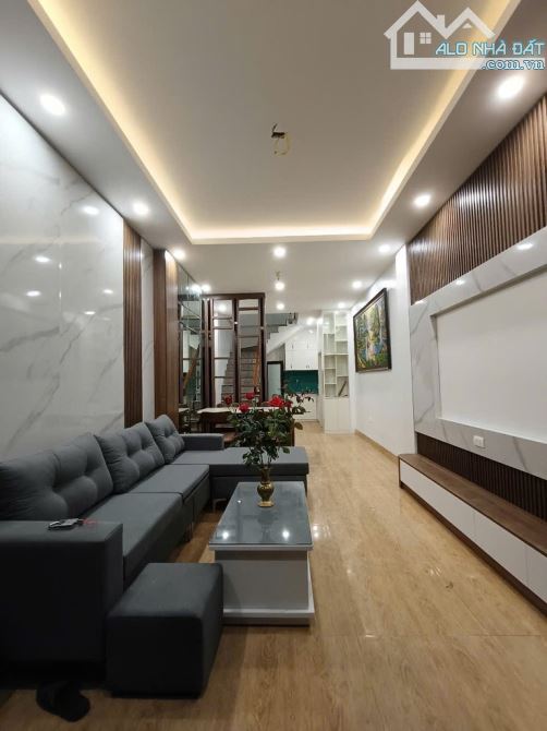 Hoa Hậu OTO Phố Gia Thuỵ Long Biên 36m x 5T 7.6tỷ ra lộc mạnh