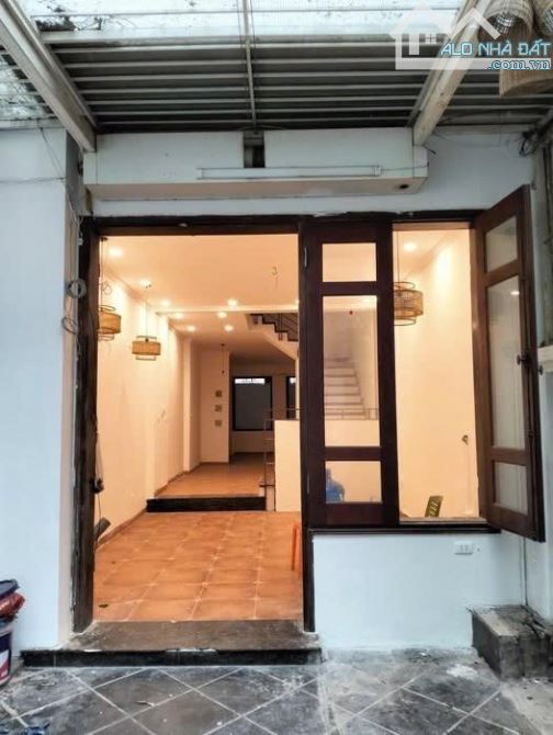 Cho thuê tầng 1 mặt bằng 50m²  ngõ Duy Tân – MT 4m, giá 18t