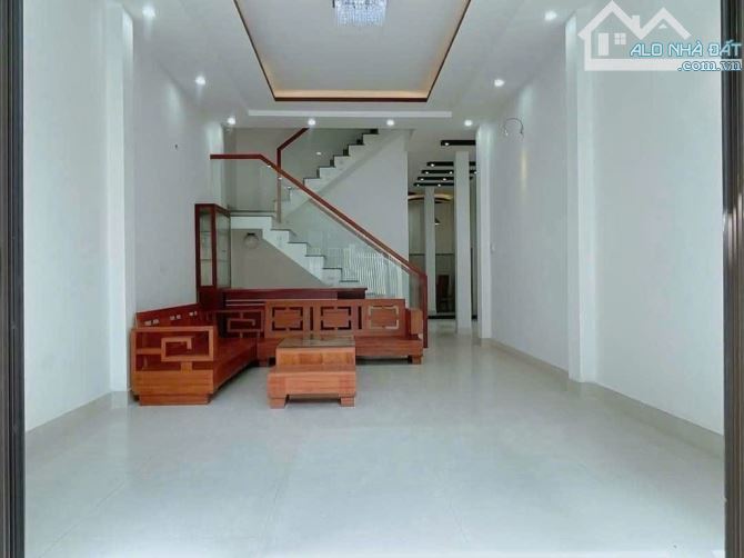 🎉🎉Căn nhà toạ lạc ở khu vực trung tâm TP, kiệt trước nhà rộng 4 m , thông đủ hướng.
