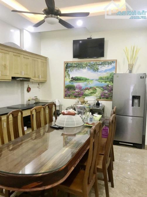 Cho thuê nhà Đàm Quang Trung, 50m2x5T, thang máy, 13tr5/t