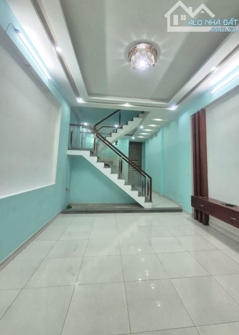 Nhà 1 trệt 1 lầu 72m  2p ngủ rộng , đường 4m thông cách ngã 3 ông xã 300m