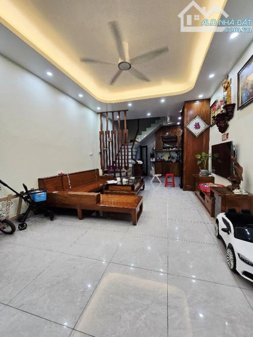 NHÀ ĐẸP HÀ TRÌ - HÀ ĐÔNG , NGÕ NÔNG - GẦN PHỐ , FULL NỘI THẤT , 38M2 - 4 TẦNG - GIÁ 6.8 TỶ