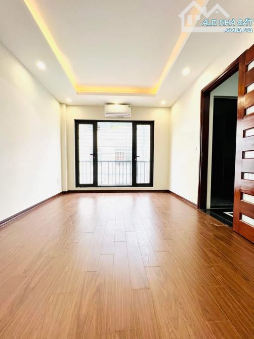 [Mặt Phố] Bán nhà mới MP Khương Đình,43m2X7T, giá 18.8 tỷ,KD sầm uất,thang máy