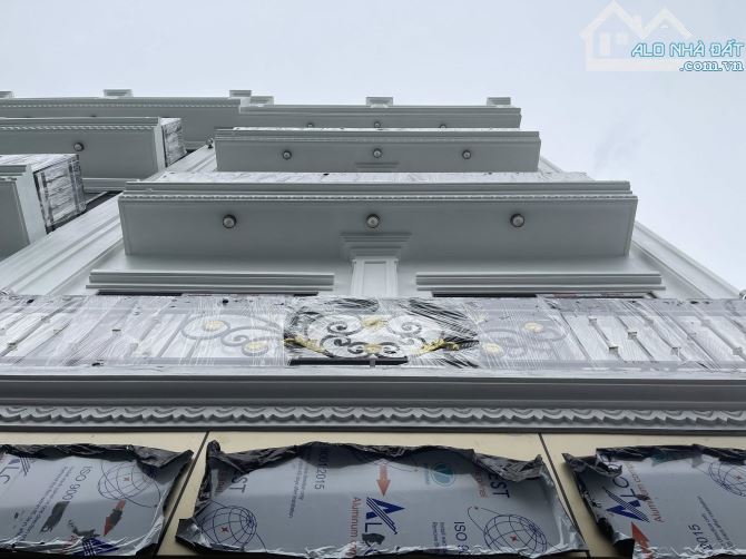 Bán nhà mới Đông Mỹ, Thanh Trì, khu trung tâm, gần oto, giá 5.95 tỷ