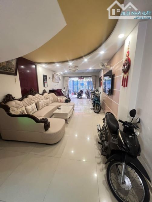 Nguyễn Thị Tần 106.2m² , 14.7 tỷ – Phường 2, Quận 8 – HẺM NHỰA XE HƠI – CÁCH Q1, Q5 CHỈ 50