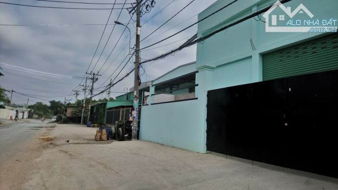 NHÀ XƯỞNG MẶT TIỀN ĐƯỜNG CONTAINER ĐUA- 1.300M ( GẦN FULL THỔ) XƯỞNG 2 TẦNG FULL XƯỞNG