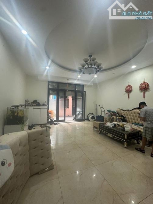 Lạc Long Quân, DT 65M2x7T, MT 5.6M, giá 38 tỷ  THANG MÁY - OTO ĐỖ CỬA - 2 THOÁNG VĨNH VIỄN