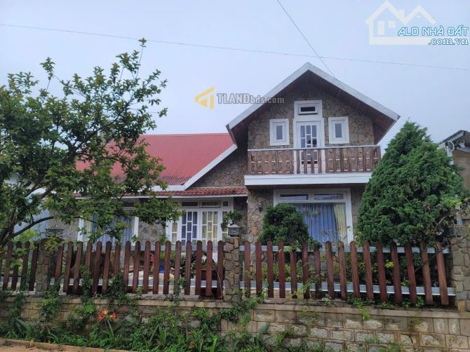 VILLA SÂN VƯỜN _ MANG NÉT CỔ KÍN GẦN HỒ XUÂN HƯƠNG