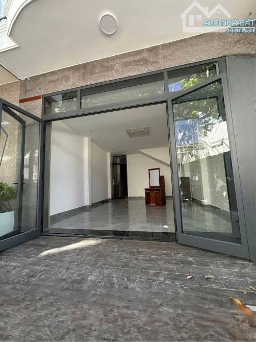 Cho thuê nhà 3 tầng, mặt tiền đường Phan Trọng Tuệ, Hoà Cường Nam, Hải Châu. Giá 25 triệu
