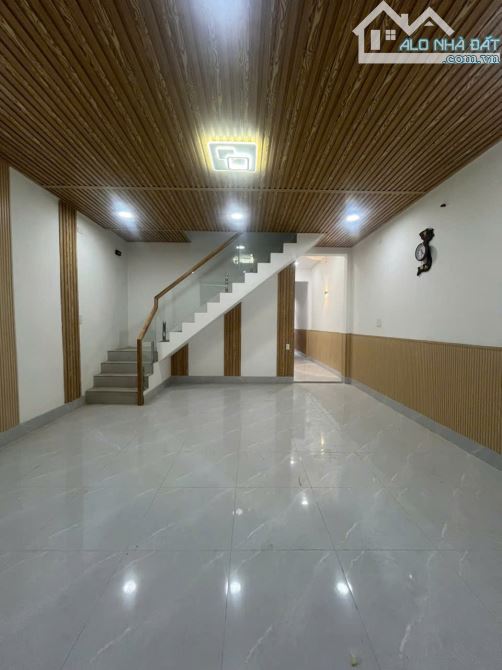 Nhà Đường Nguyên Thị Tồn mặt tiền 12m vỉa hè rộng Đối diện Cty Pouchen