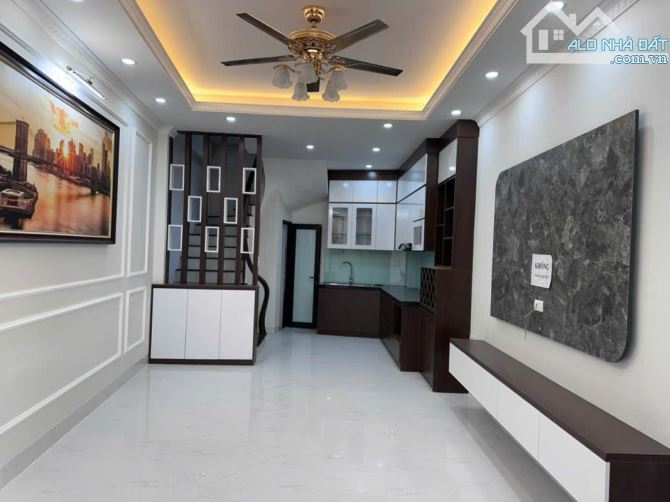 🏠 Đức Thắng, gần Học Viện Tài Chính, 33m2 nhỉnh 5 tỷ, ngõ thông, gần ô tô, full nội thất