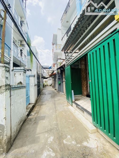 Bán nhà mới quận 8. 4 tầng BTCT 3PN 3WC. Cách mặt tiền đường 70m