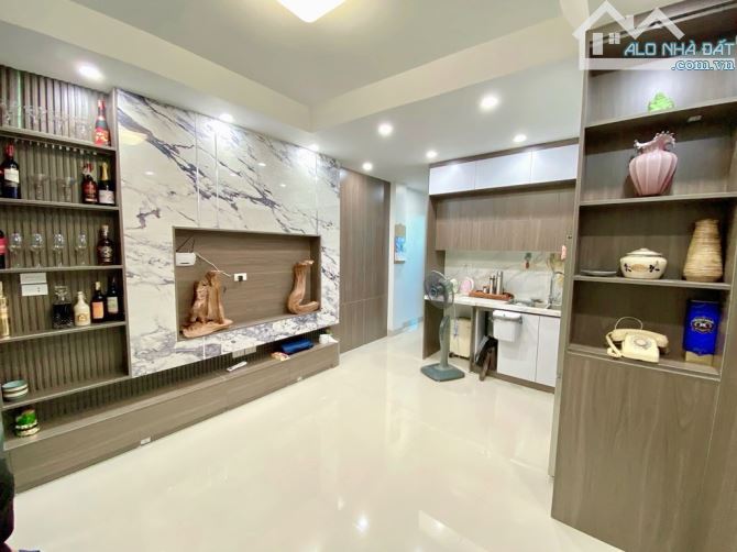 NHỈNH 10 TỶ -  NHÀ Ở KẾT HỢP CHO THUÊ DÒNG TIỀN  HOÀNG QUỐC VIỆT – 6T THANG MÁY – FULL ĐỒ