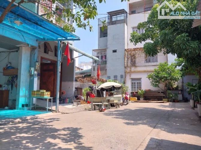 Đất THỔ CƯ đường BÙI VĂN NGỮ phường HIỆP THÀNH, Q12, dt 176,9m2(8,9m x 21m),đường 8m